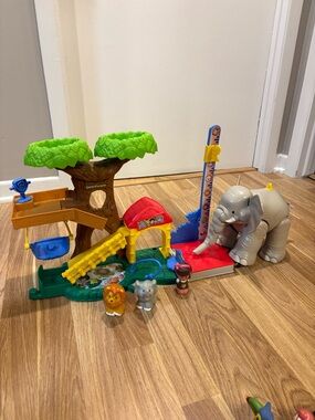 Jungle Friends Playset with Green Tree Canopy and Gray Elephant